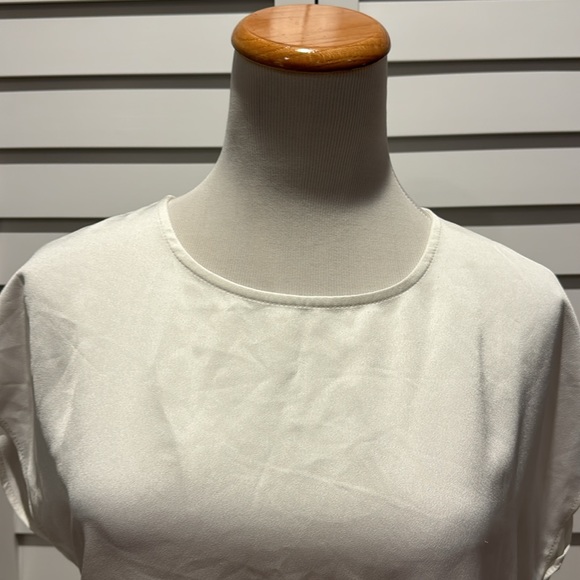 Halogen NWT Sleeveless round neck Top, 100% Polyester. - Picture 2 of 6